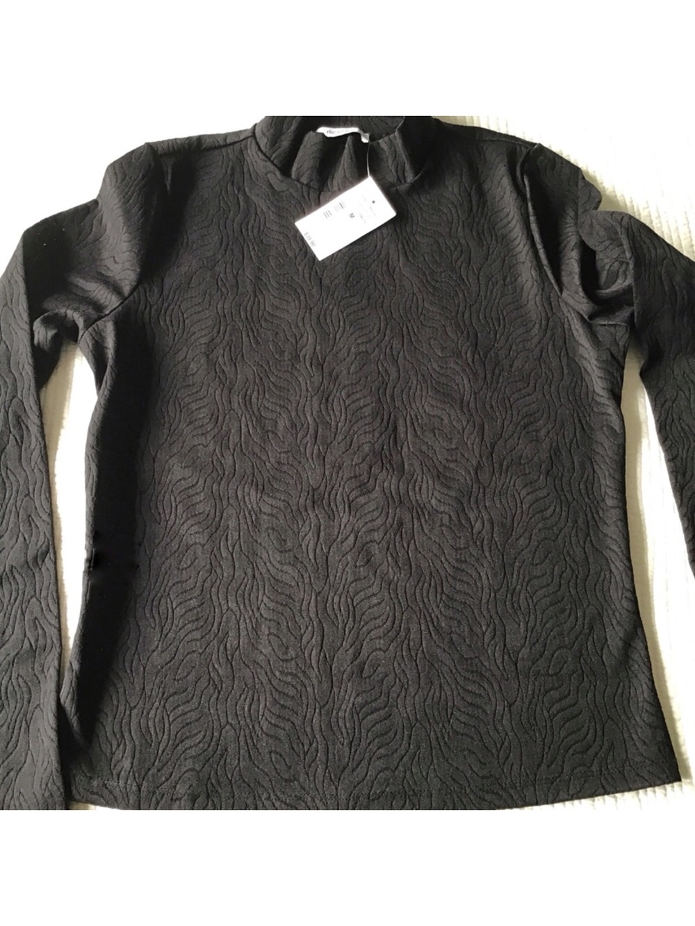 Rick’s Black Mesh Like Wavy Pattern Long Sleeve Top Size Medium